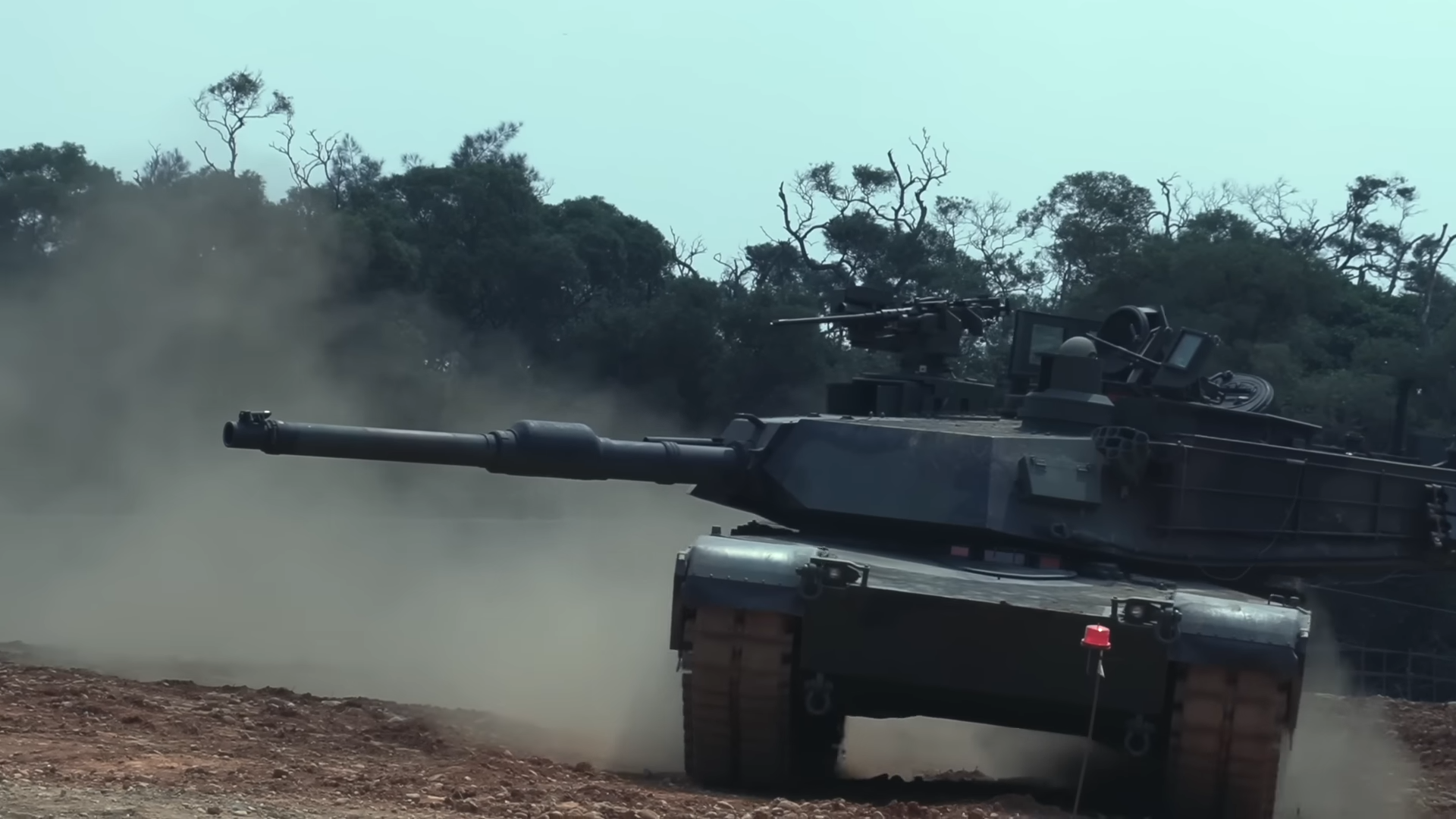 國軍M1A2T戰車2025年7月十,無安裝任何附加裝甲或鳥籠裝甲