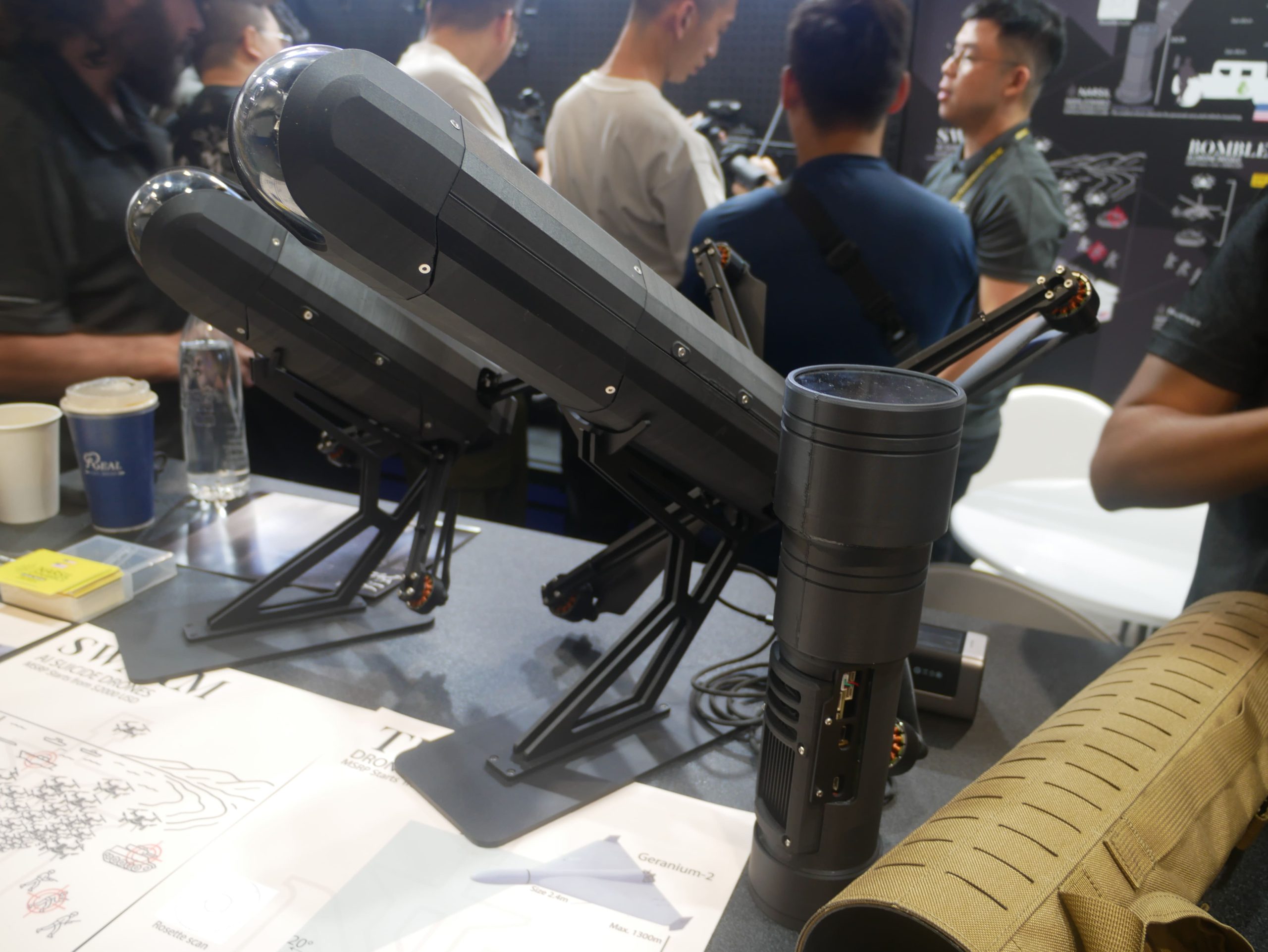 「Bomblebee 炸彈蜂」推進器伸出狀態。