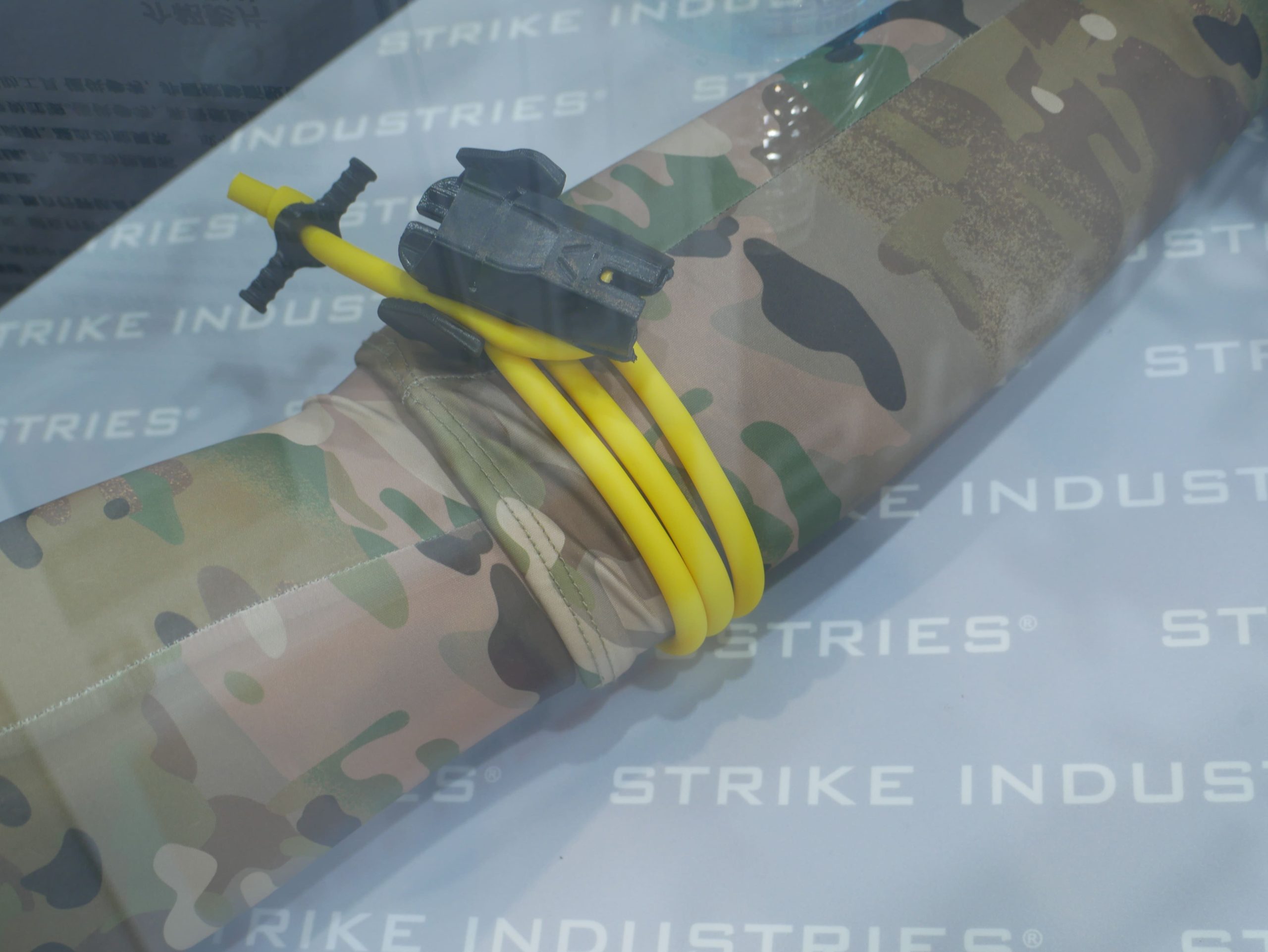 專為單人、單手操作設計的「STRIKE Tourniquet」止血帶。